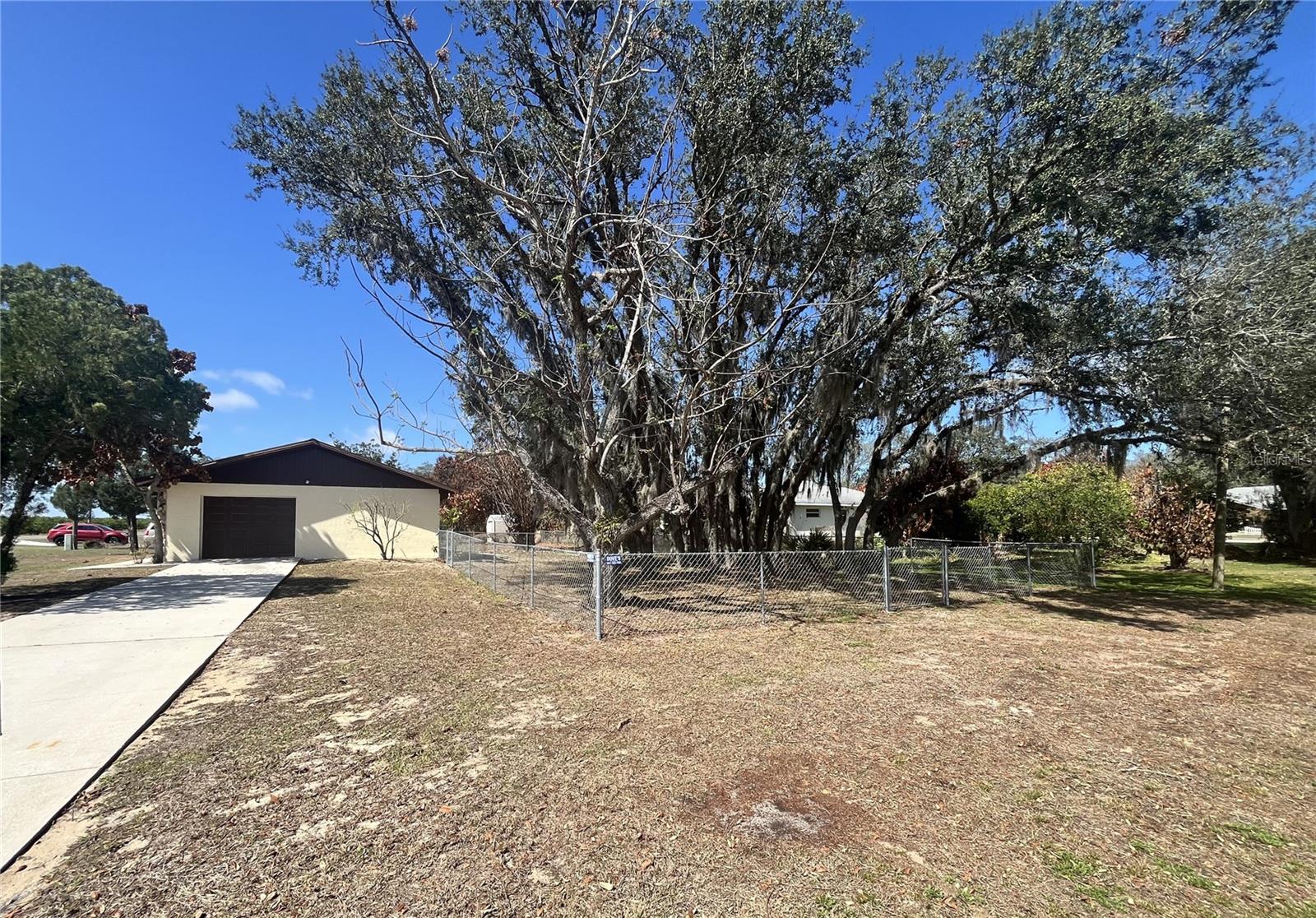 AVON PARK LAKES - Residential