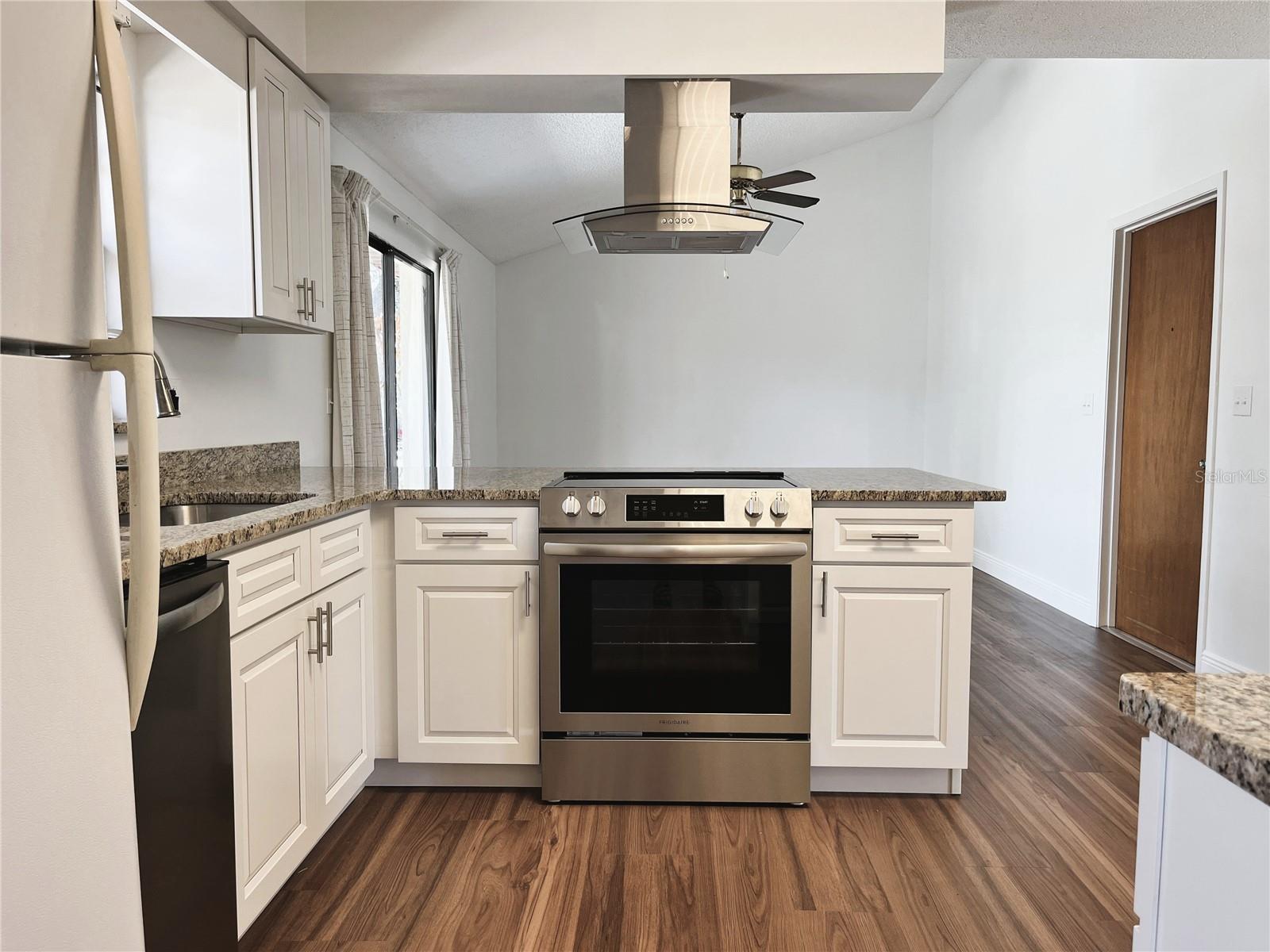 AVON PARK LAKES - Residential