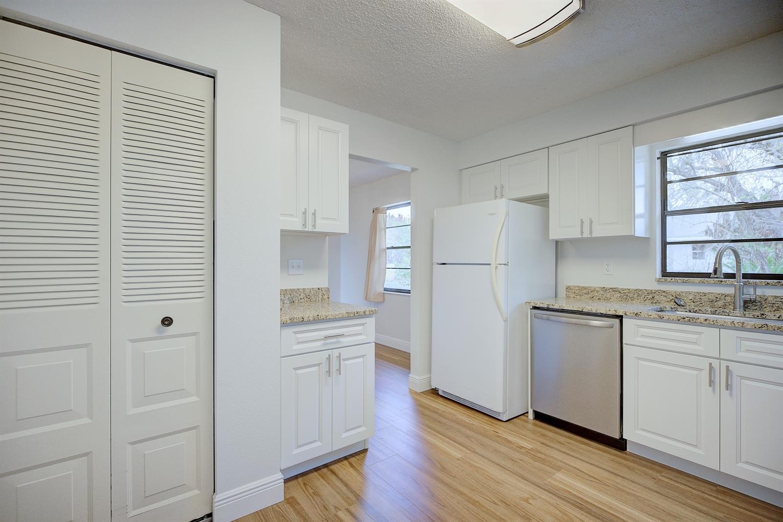 AVON PARK LAKES - Residential