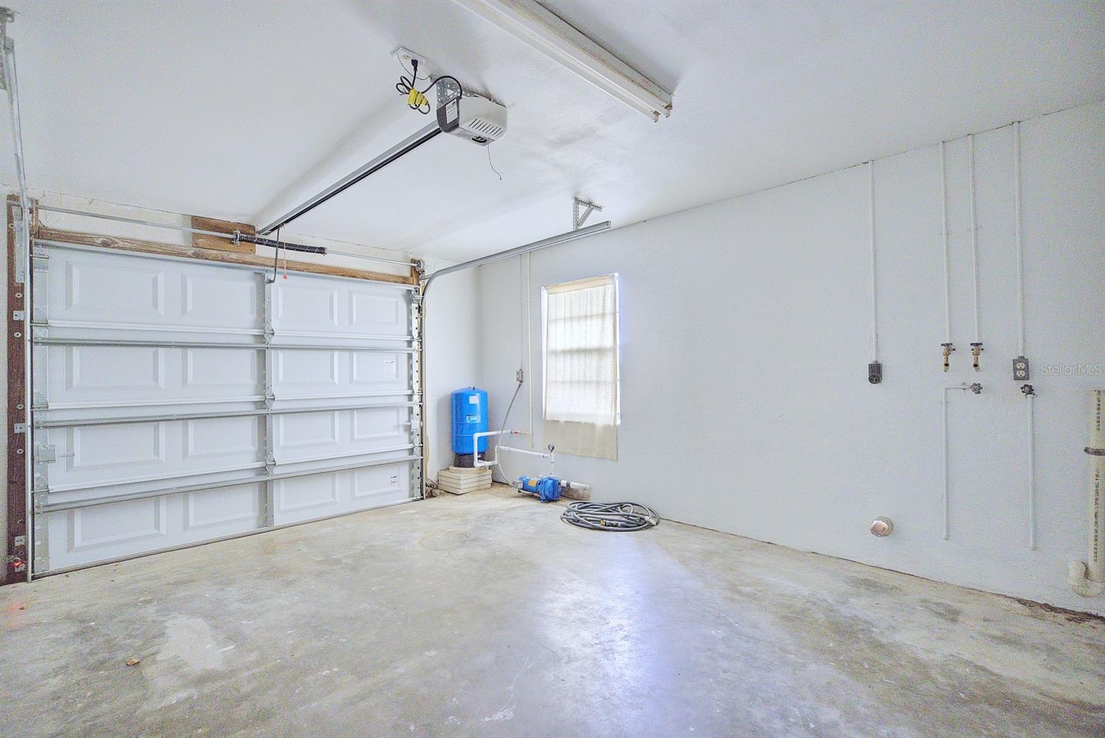 AVON PARK LAKES - Residential