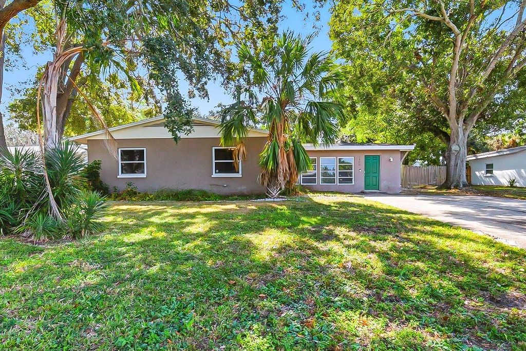 Photo of 1300 79th Avenue N, St Petersburg, FL 33702 (MLS # O6354448)