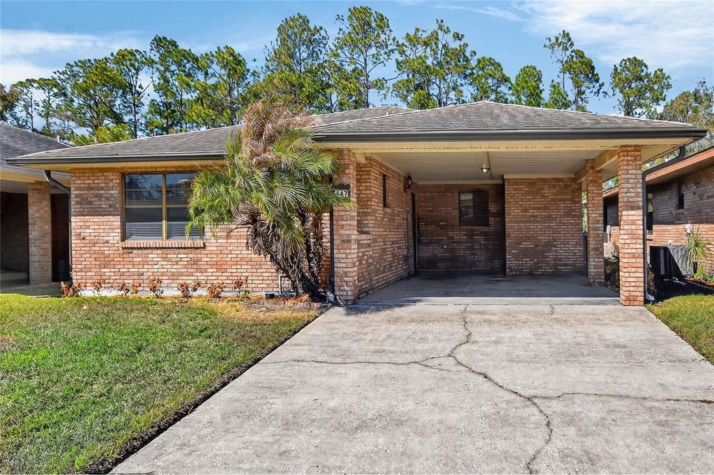 Photo of 447 Lake Carolyn Circle, Lakeland, FL 33813 (MLS # L4959764)