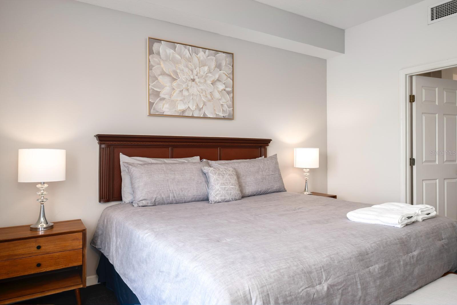 WORLDQUEST RESIDENCE - Residential