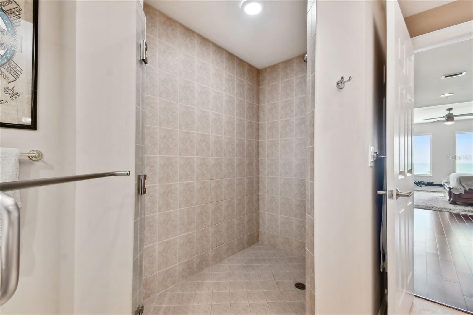 SERENO CONDO - Residential