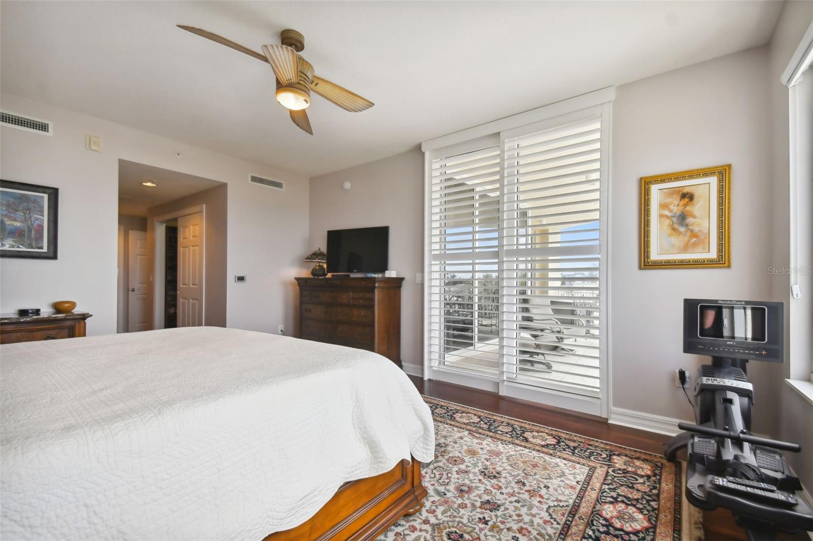 SERENO CONDO - Residential