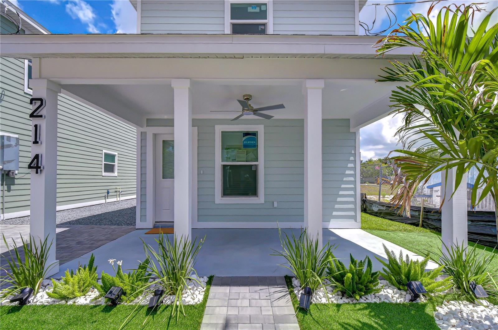 214 8TH AVENUE DRIVE W