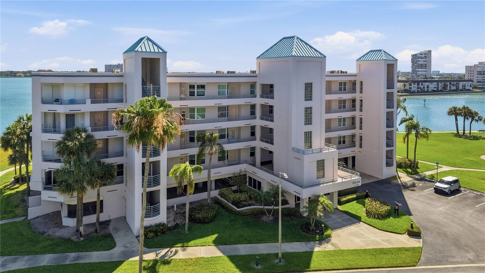 CORAL POINTE - Residential