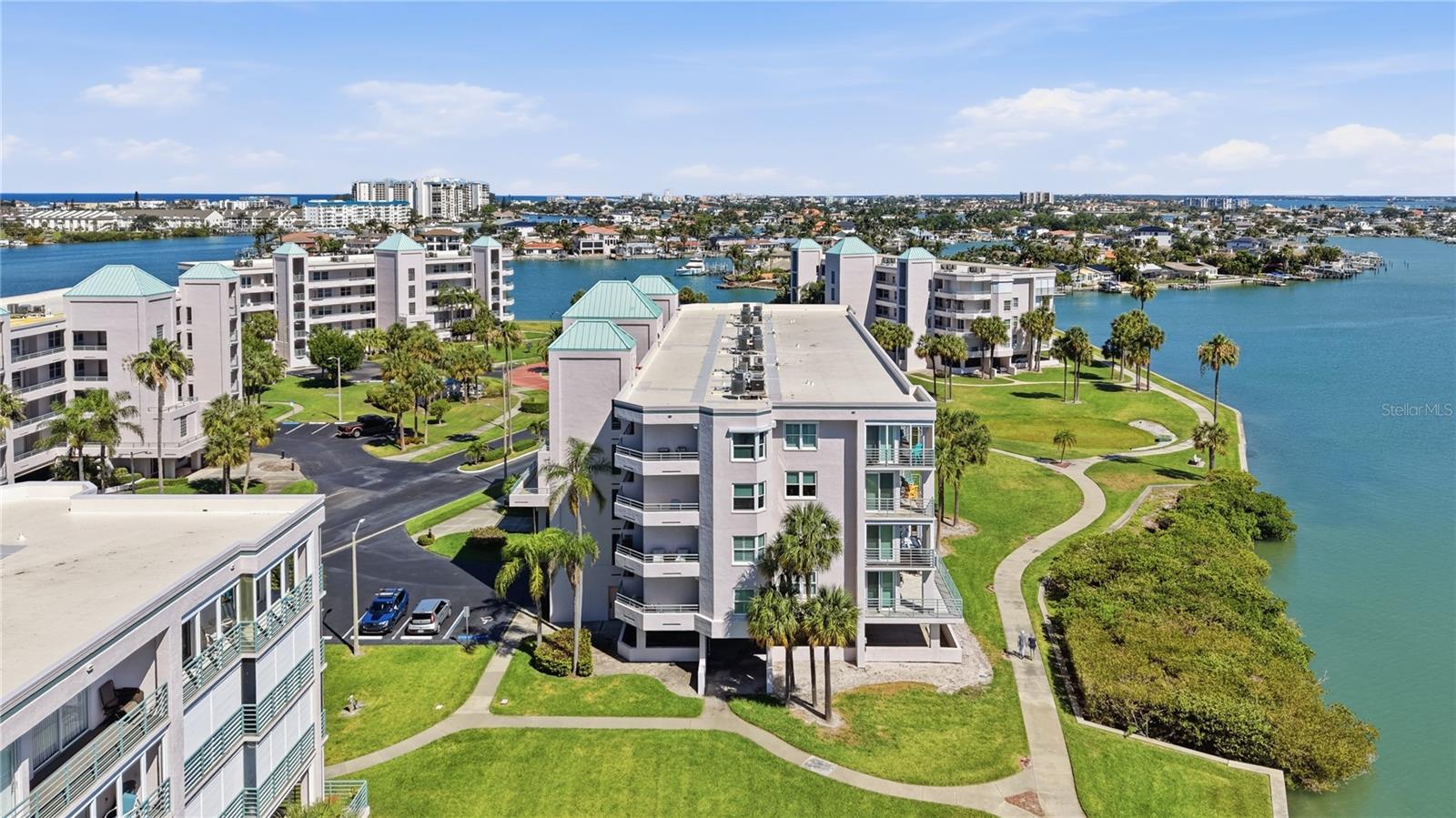CORAL POINTE - Residential