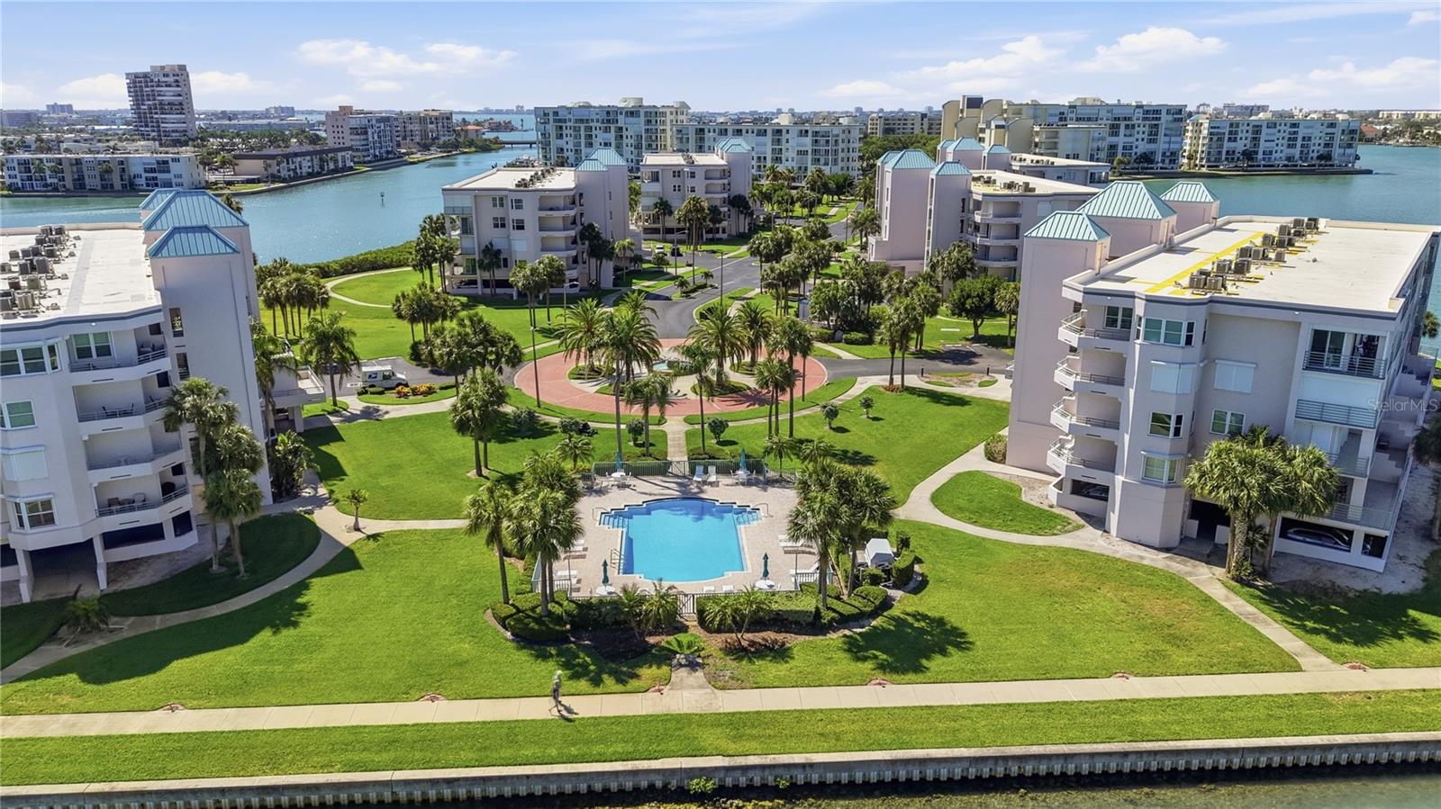 CORAL POINTE - Residential