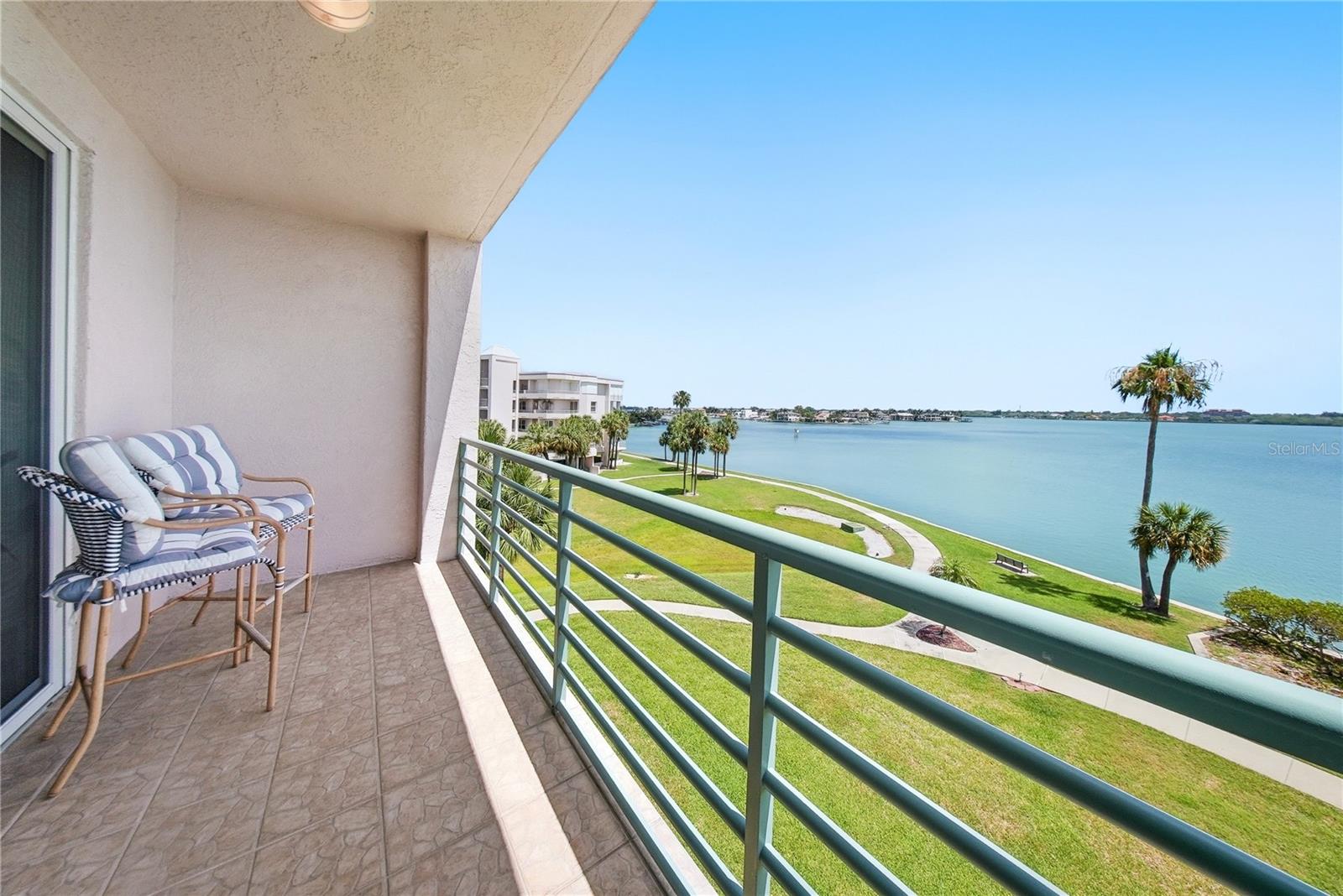 CORAL POINTE - Residential