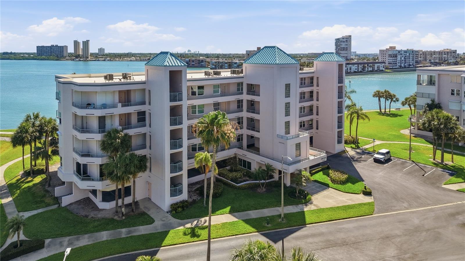 CORAL POINTE - Residential
