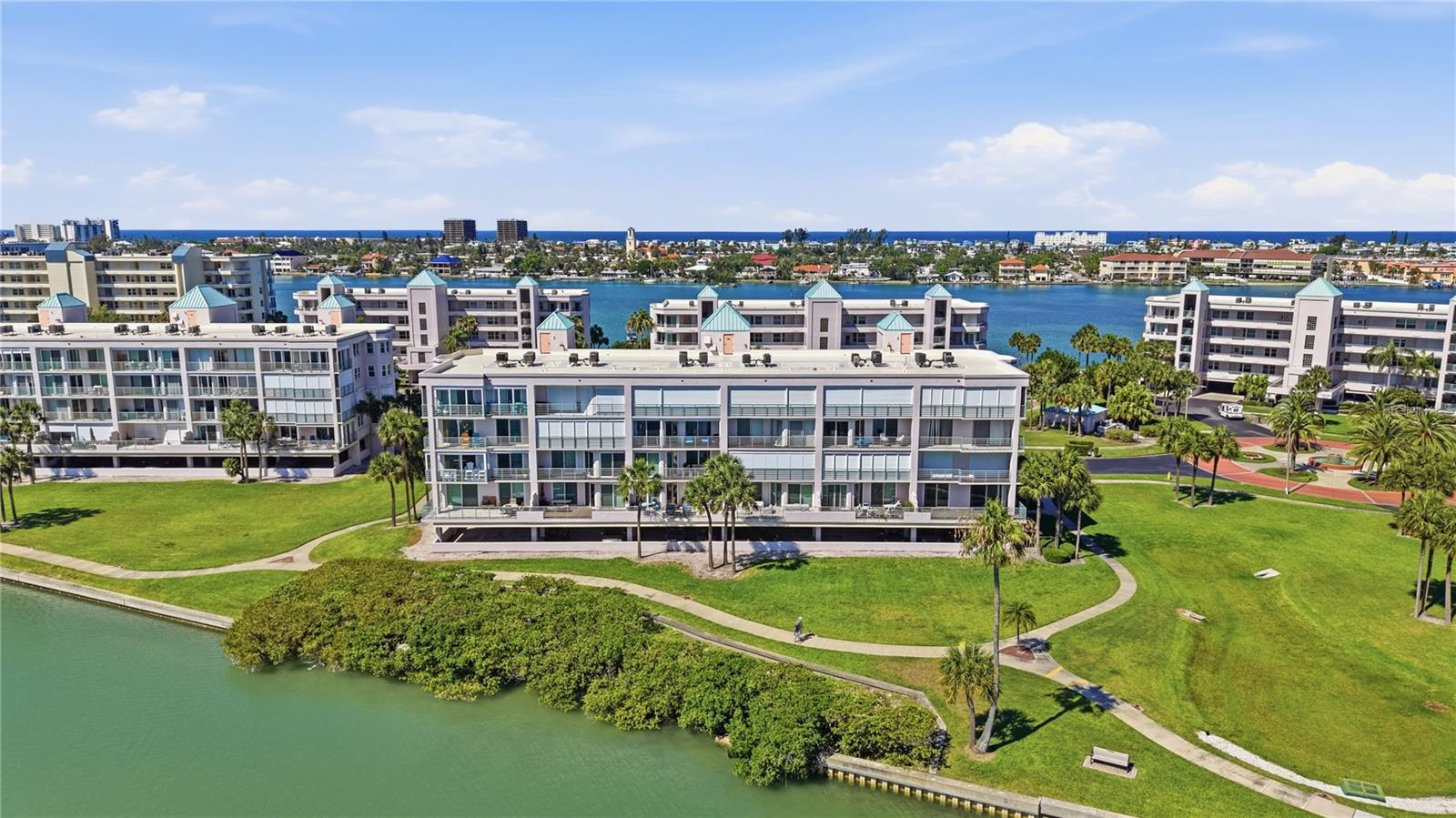 CORAL POINTE - Residential