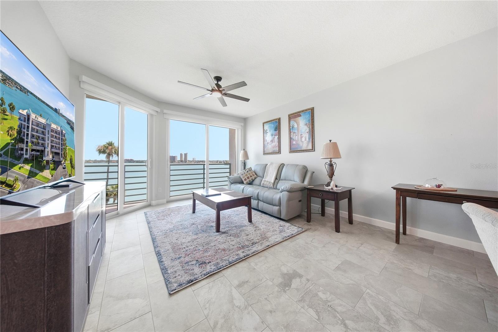CORAL POINTE - Residential
