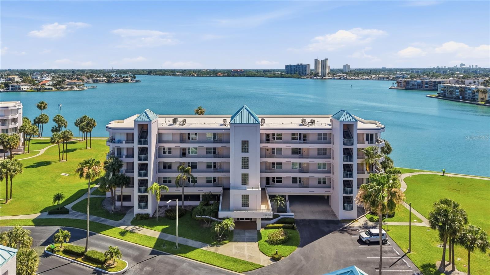 CORAL POINTE - Residential