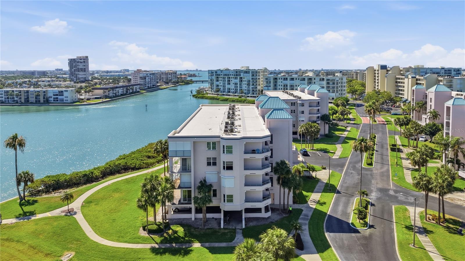 CORAL POINTE - Residential