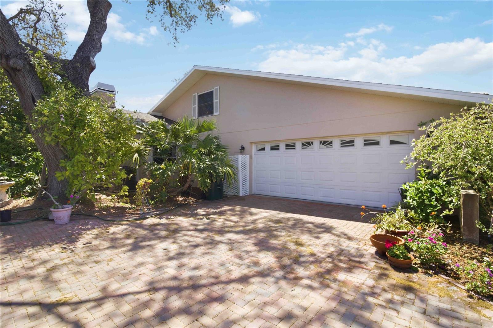 COUNTRY PLACE - Residential