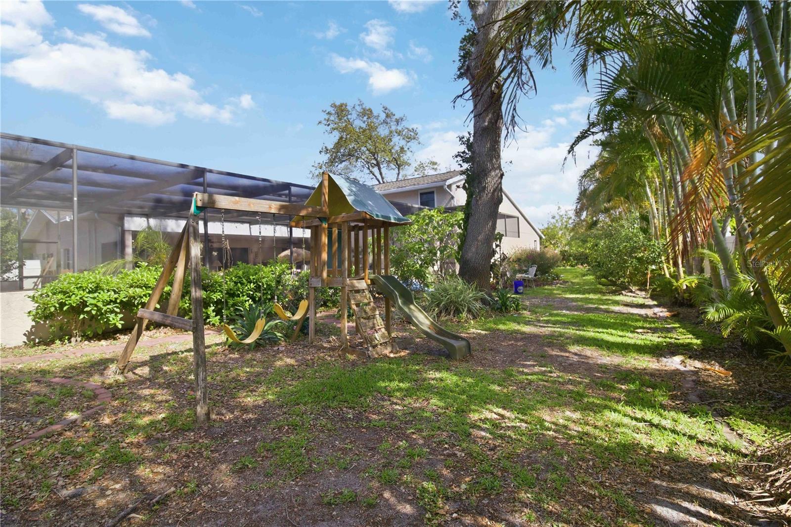 COUNTRY PLACE - Residential