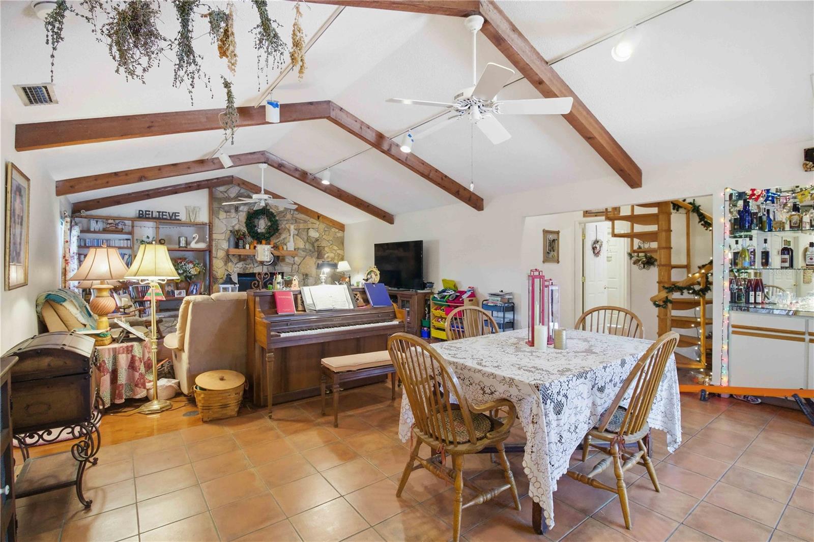 COUNTRY PLACE - Residential