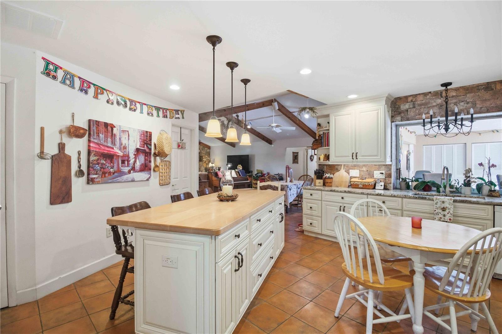 COUNTRY PLACE - Residential