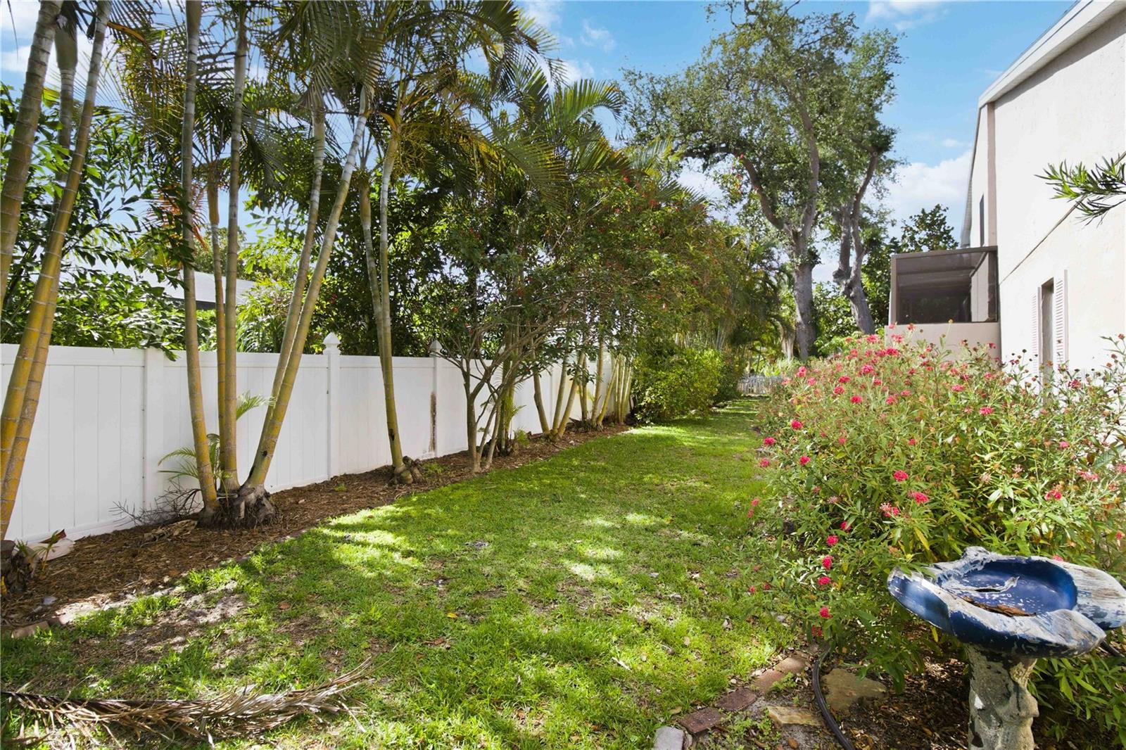COUNTRY PLACE - Residential