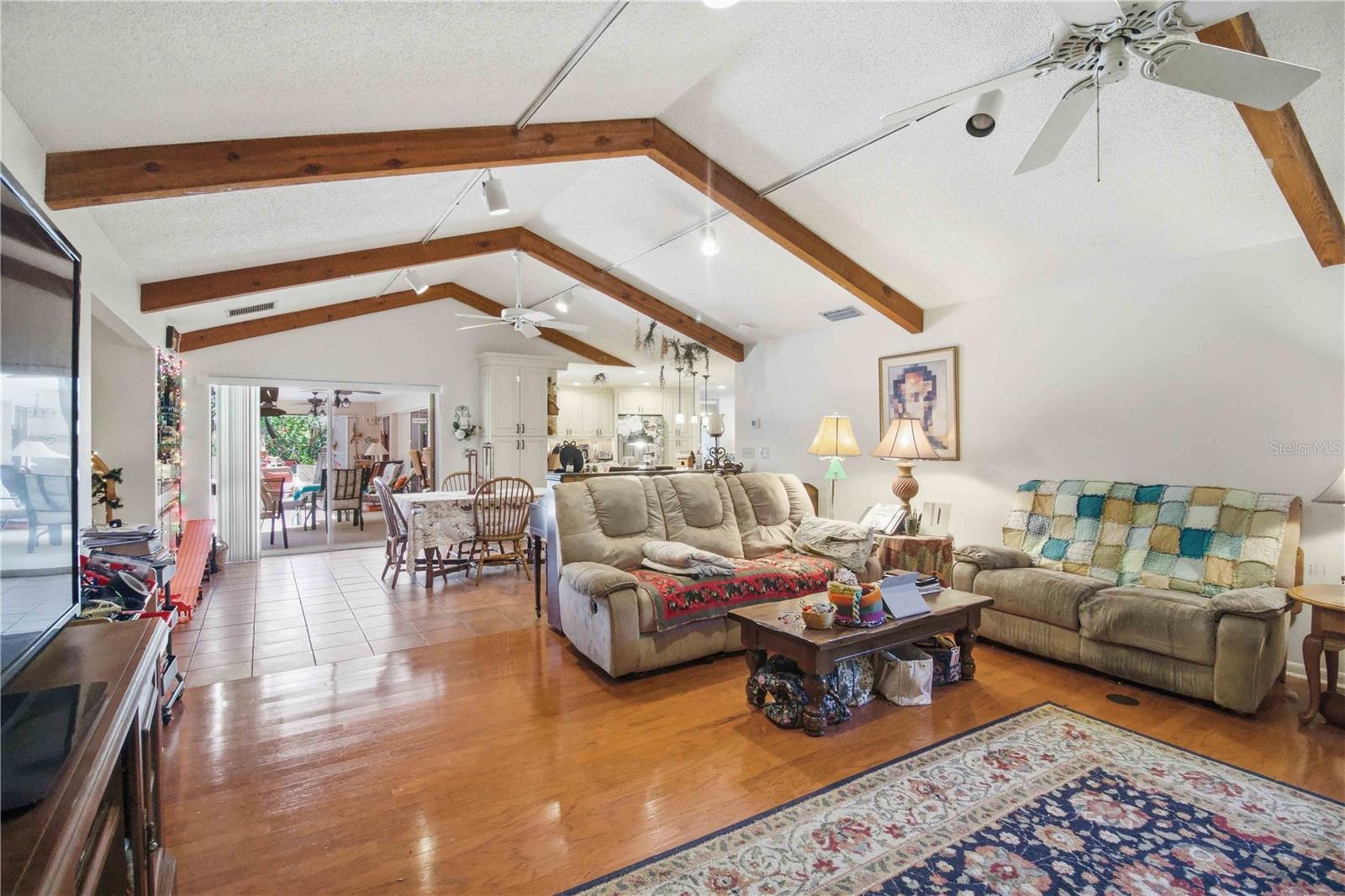 COUNTRY PLACE - Residential