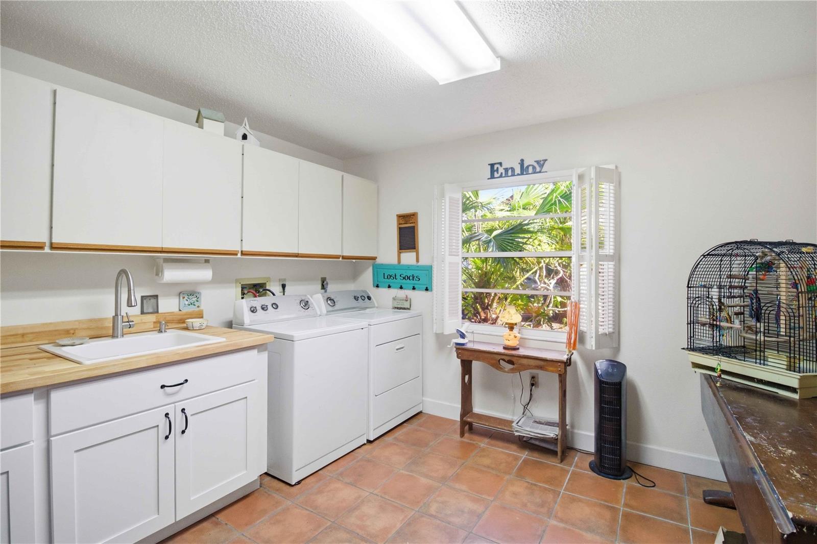 COUNTRY PLACE - Residential