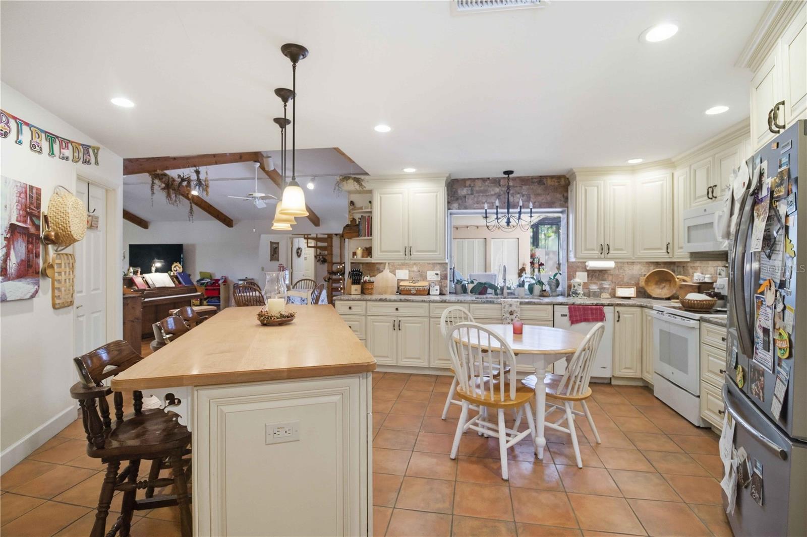 COUNTRY PLACE - Residential