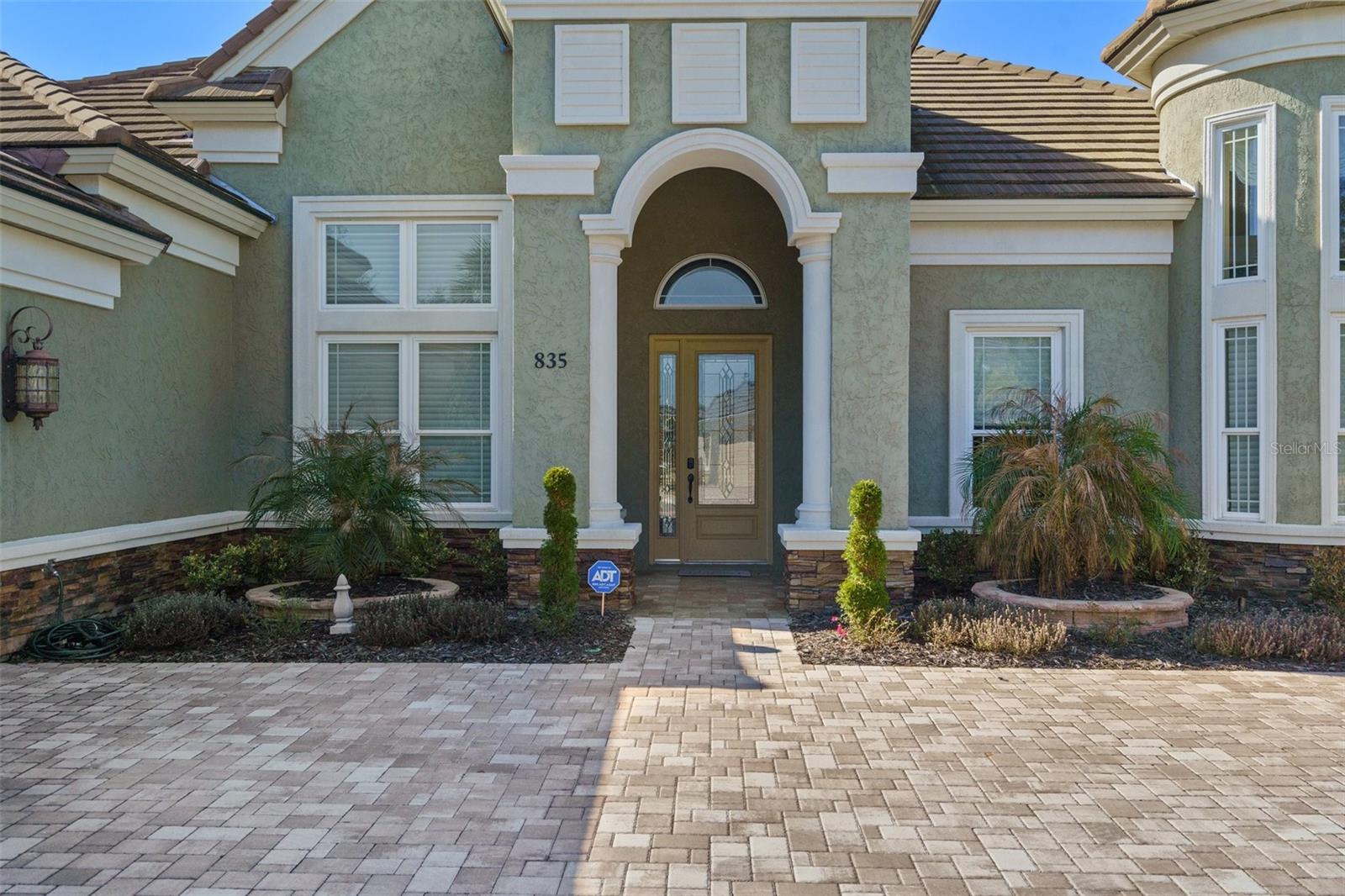 835 N HUNT CLUB DRIVE