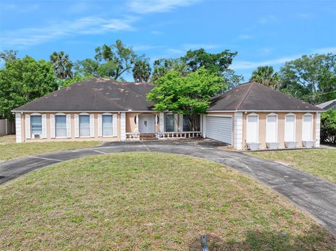 Photo of 52 Oakmont Circle, Ormond Beach, FL 32174 (MLS # V4948681)