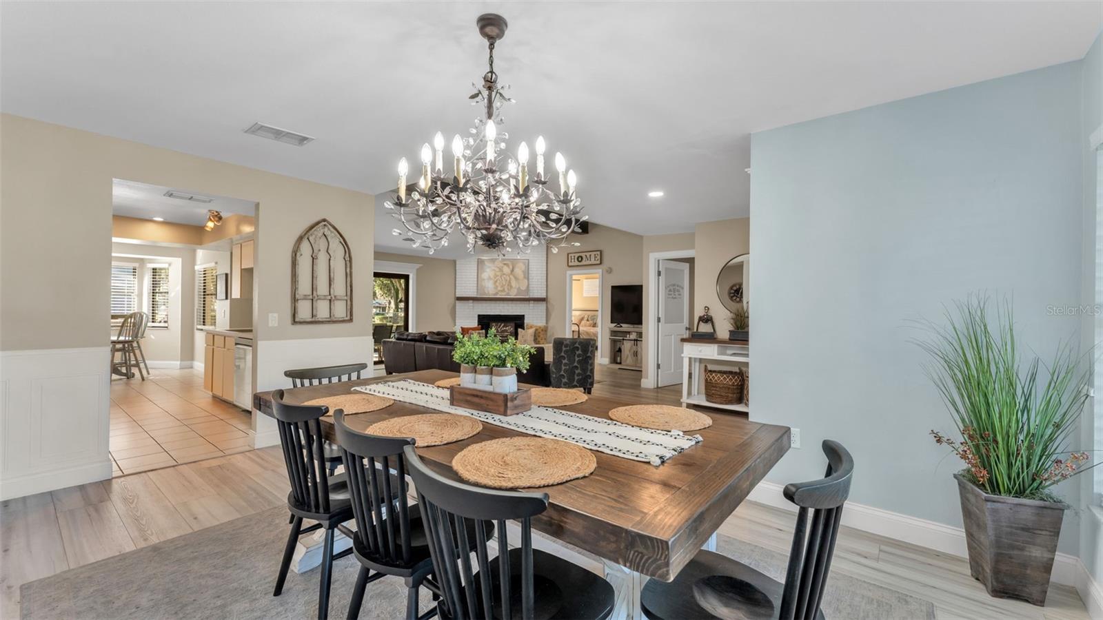 1020 RUSTIC LANE
