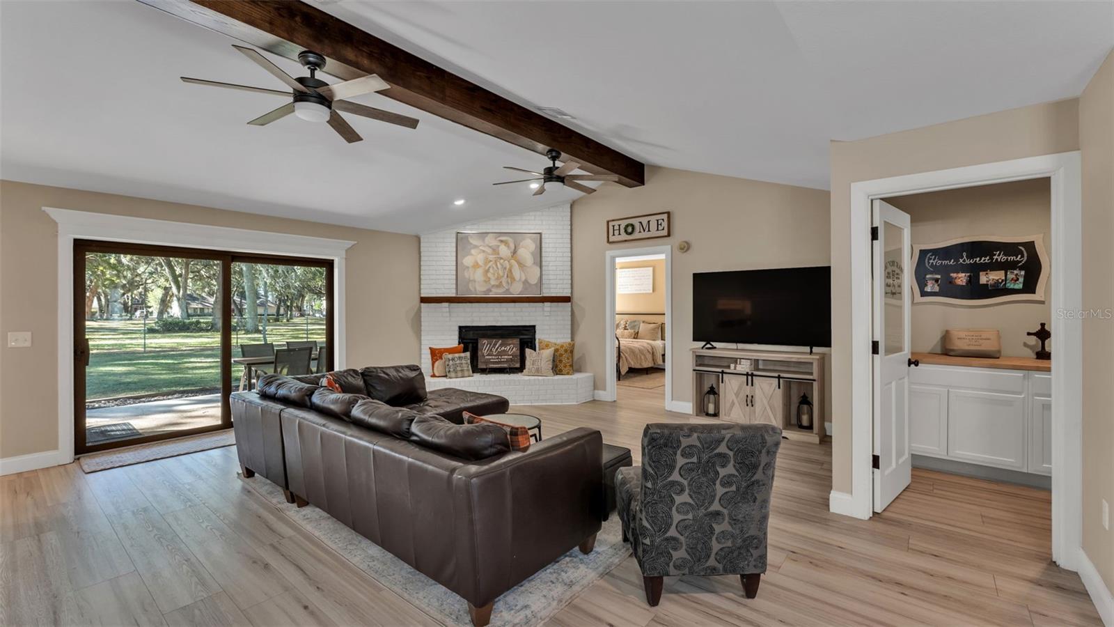 1020 RUSTIC LANE
