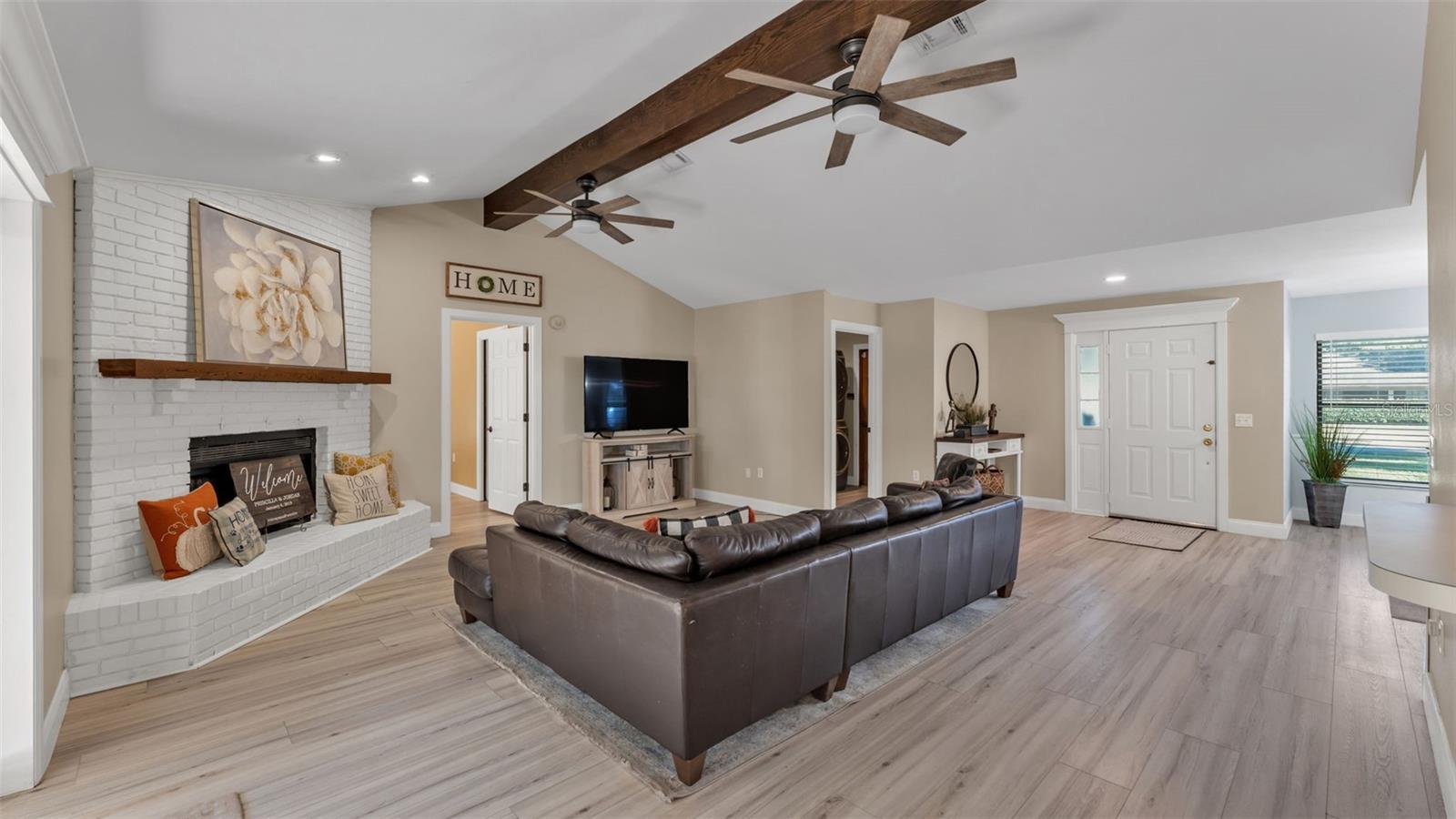 1020 RUSTIC LANE
