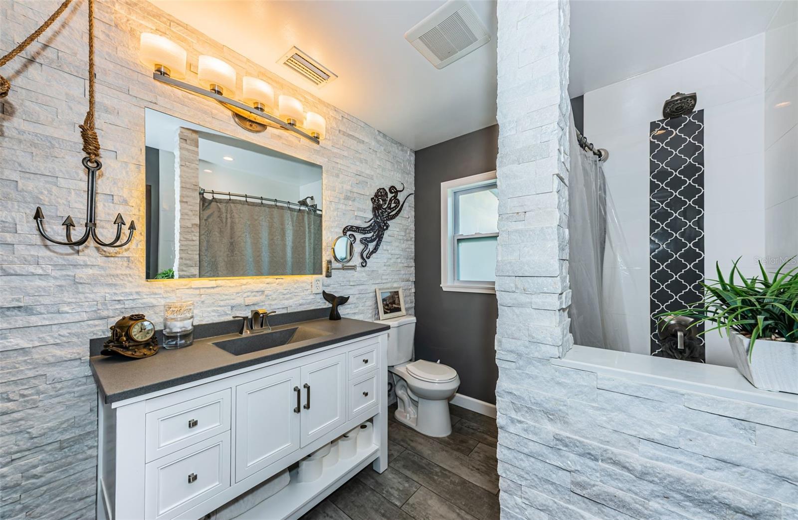 SUNSET LAKE ESTATES - Residential