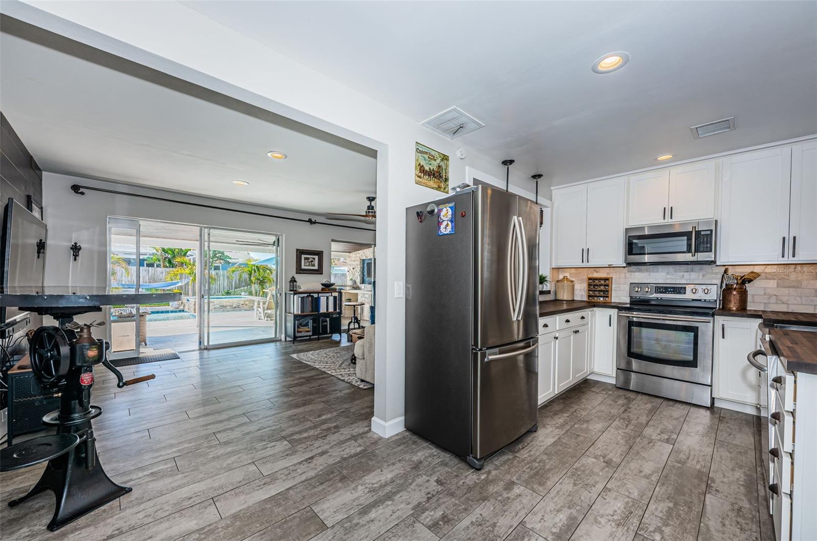 SUNSET LAKE ESTATES - Residential