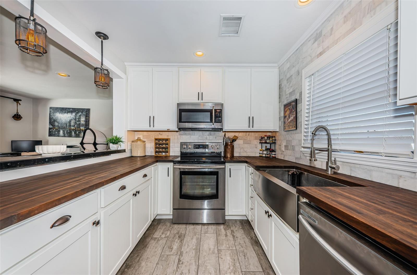 SUNSET LAKE ESTATES - Residential