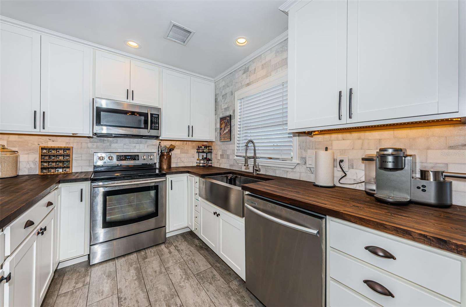 SUNSET LAKE ESTATES - Residential