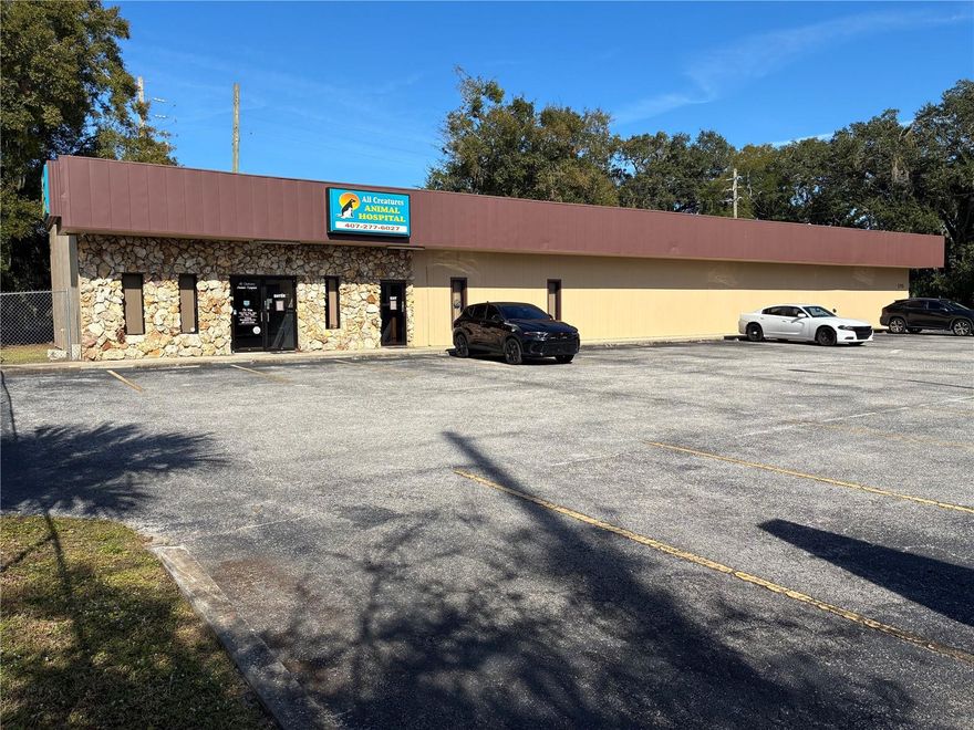 -Size: 4,560 SF

-Building: Freestanding

-Clear Height: 16 FT In Warehouse

-Owner/User use is a Veterinary Clinic that has been in place for 20 years.

-Metal roof was recoated and resealed in 2024.

-Septic tank was replaced in 2025.

-Building was freshly painted in January 2025.

-Frontage on Pershing Ave with high traffic and visibility.

-VPD SR-426 (S Semoran Blvd): 66,500

The seller will vacate upon closing.