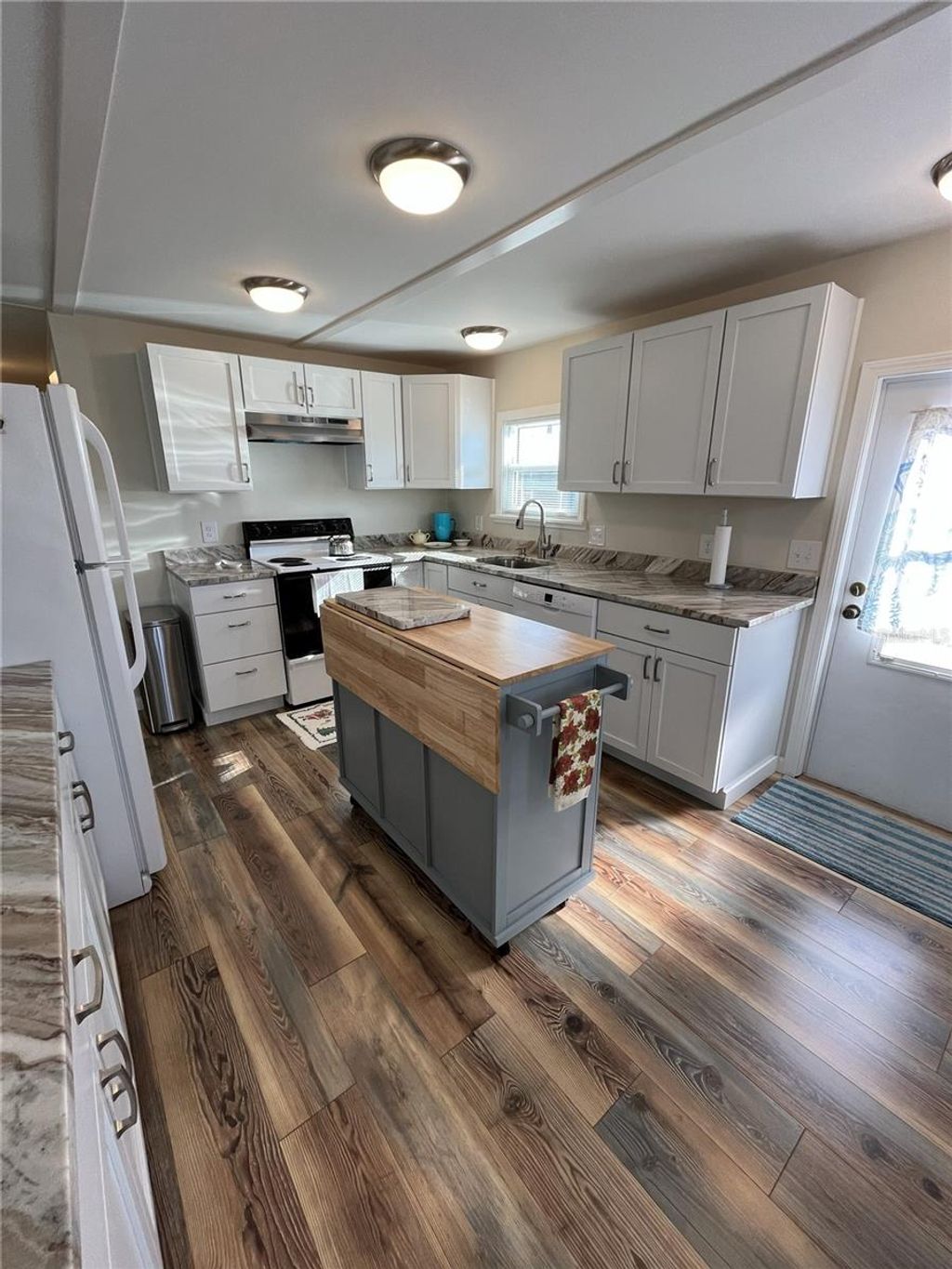 Photo of 1811 Pennsylvania Avenue, Bradenton, FL 34207 (MLS # A4675239)