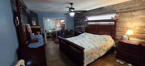 Tiny photo for 336 Lakecrest Drive, Tavares, FL 32778 (MLS # G5110511)