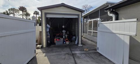 Tiny photo for 336 Lakecrest Drive, Tavares, FL 32778 (MLS # G5110511)