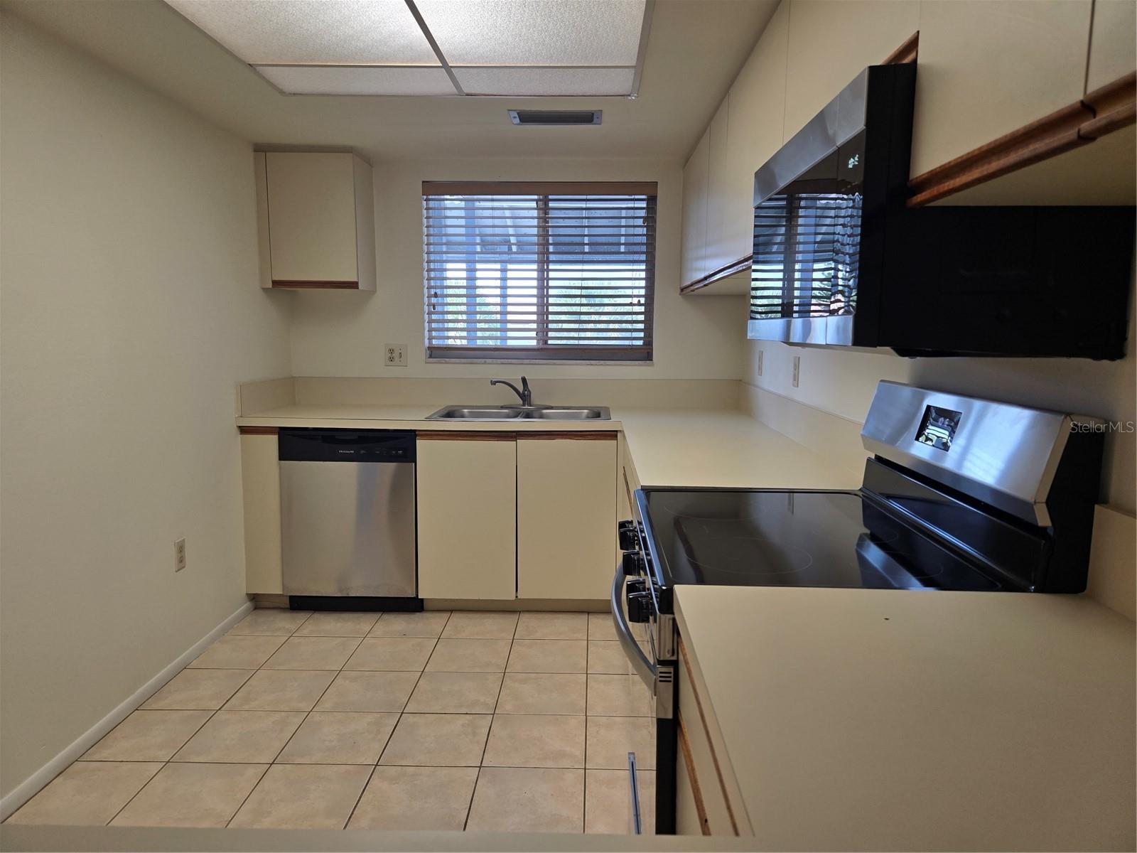 SAYBROOK MANOR - Residential