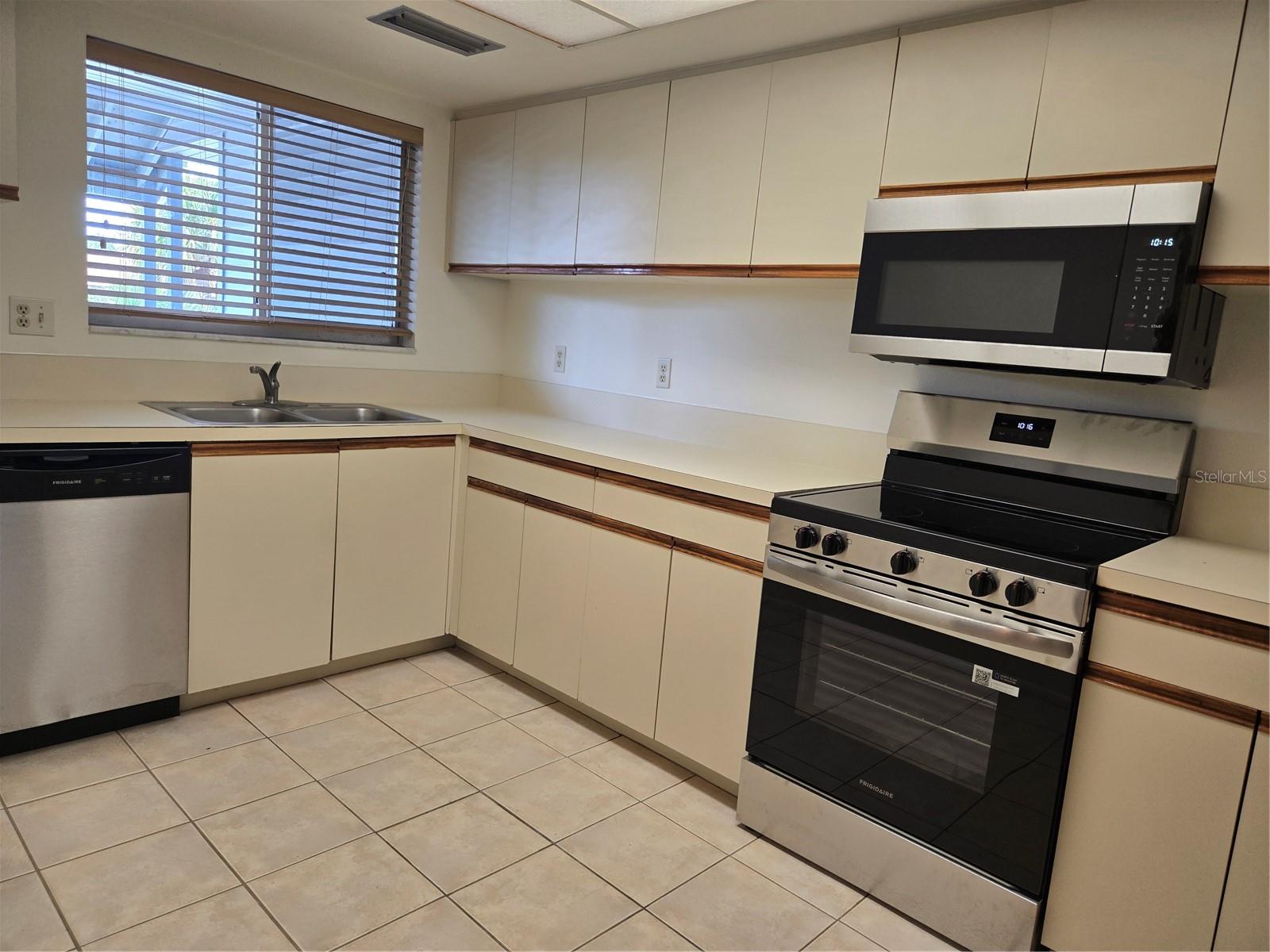 SAYBROOK MANOR - Residential