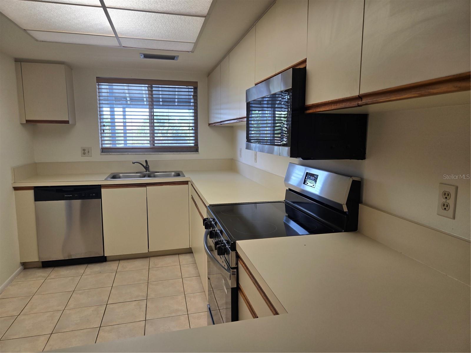 SAYBROOK MANOR - Residential