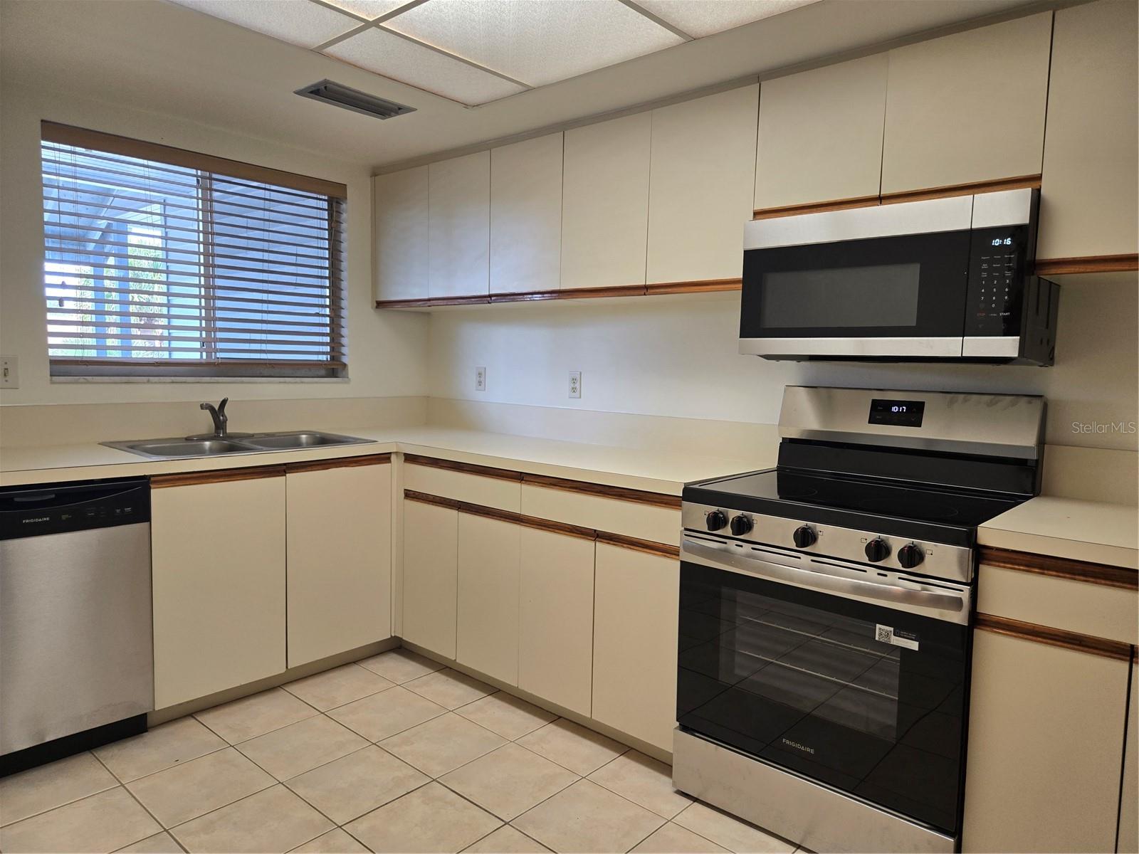 SAYBROOK MANOR - Residential