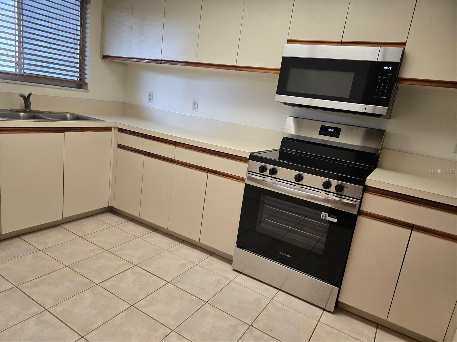 SAYBROOK MANOR - Residential