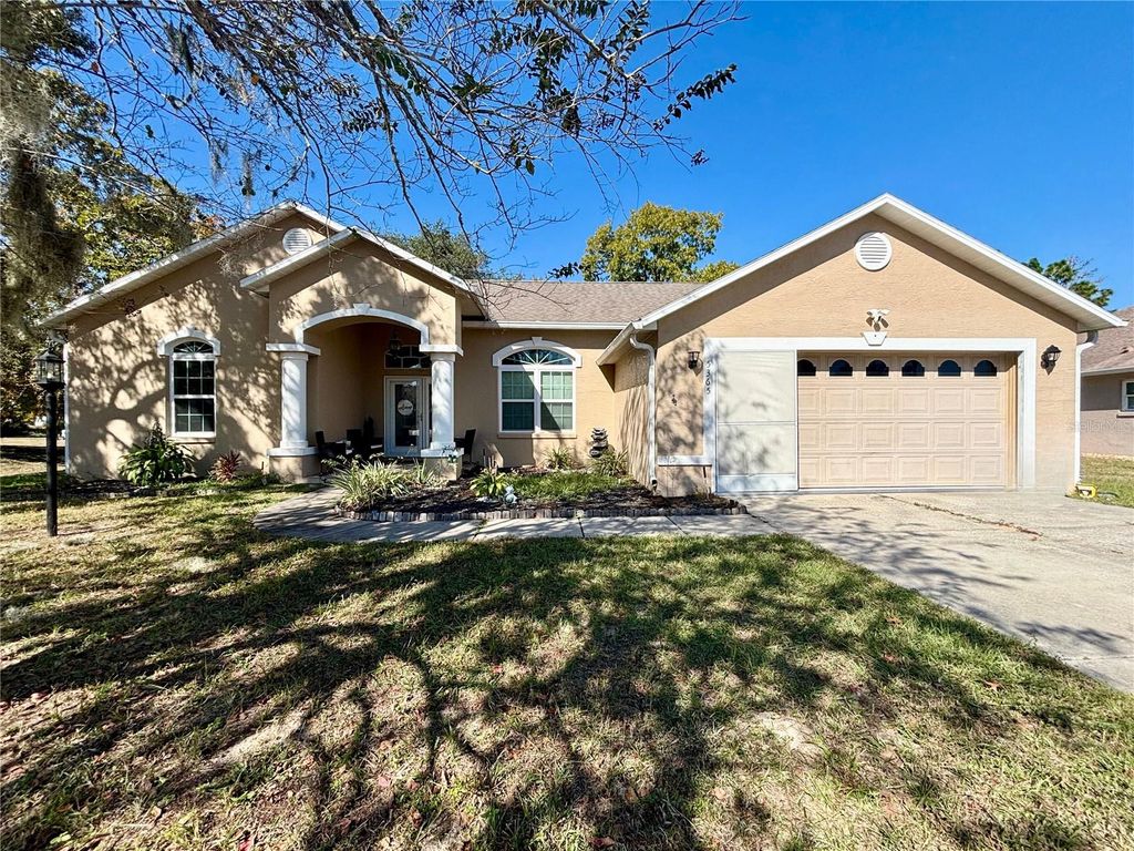 Photo of 5365 SW 111th Lane Road, Ocala, FL 34476 (MLS # OM711825)