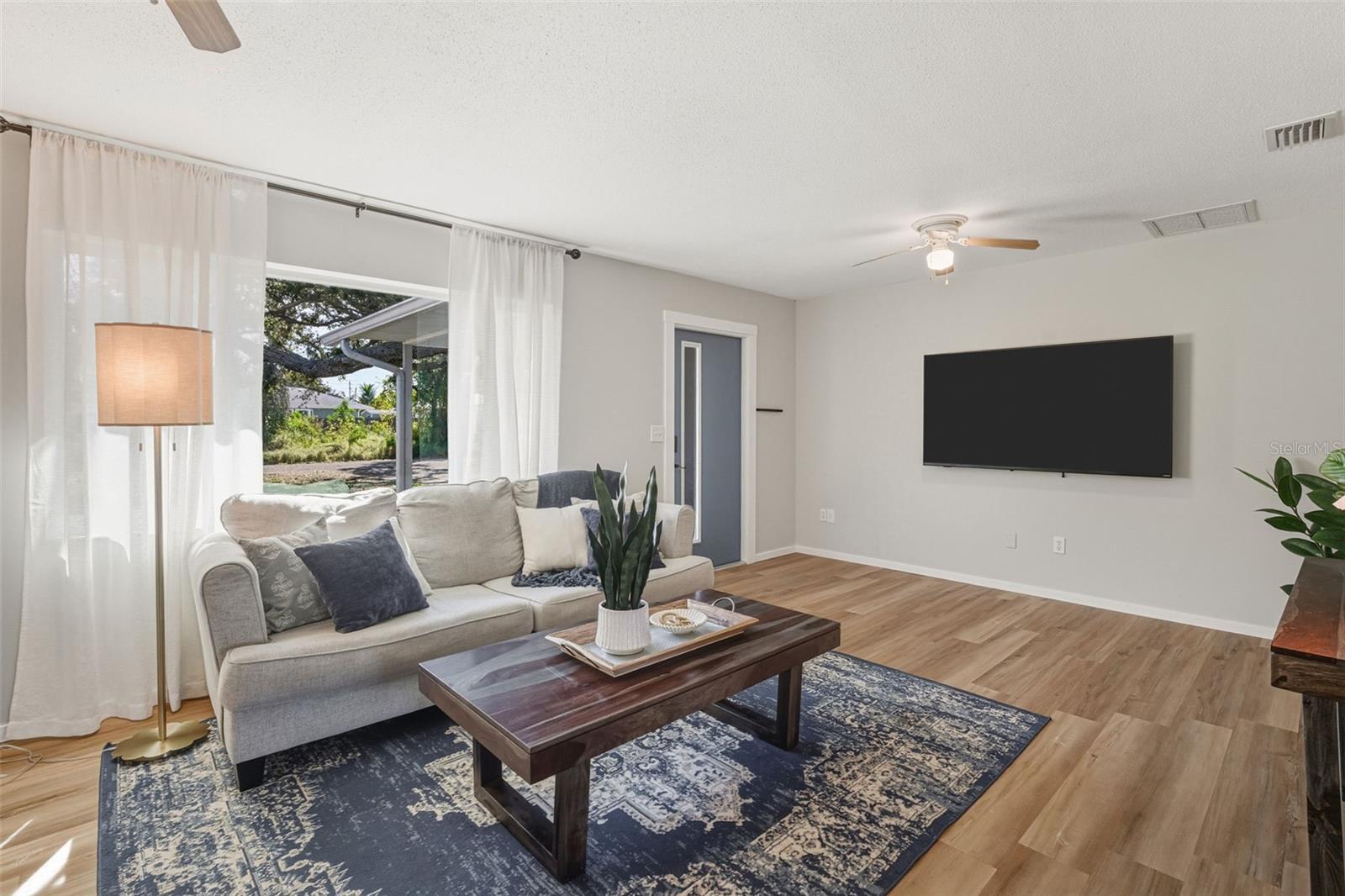 SOUTH VENICE - Residential