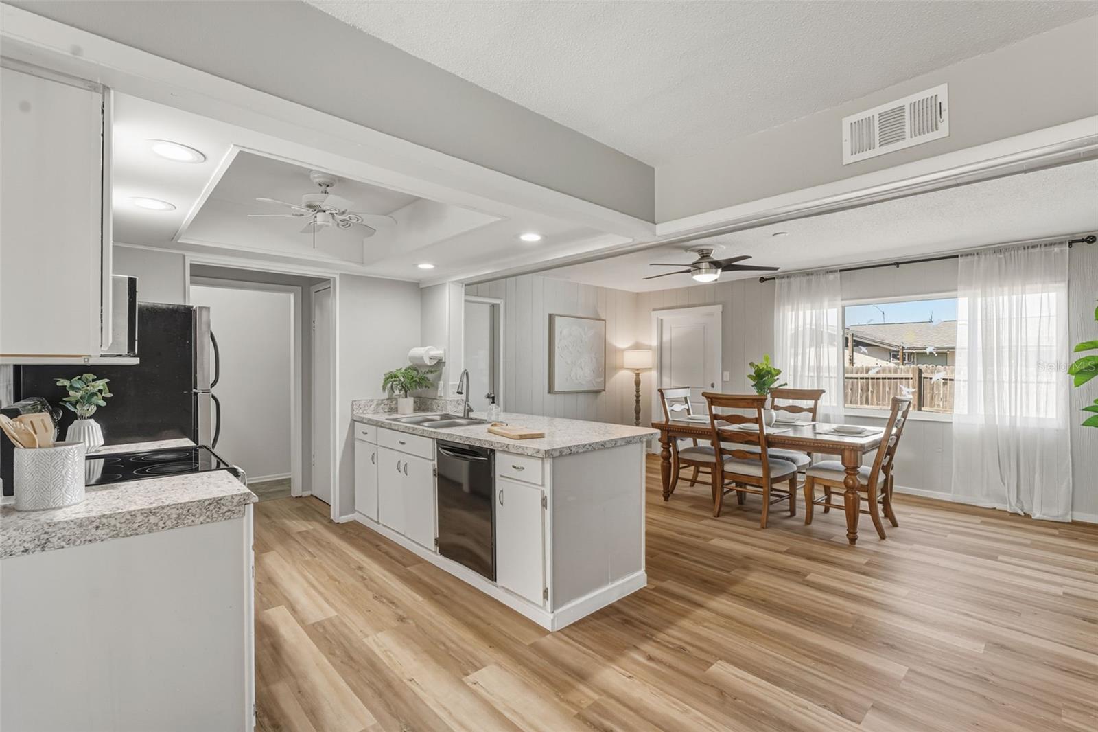 SOUTH VENICE - Residential