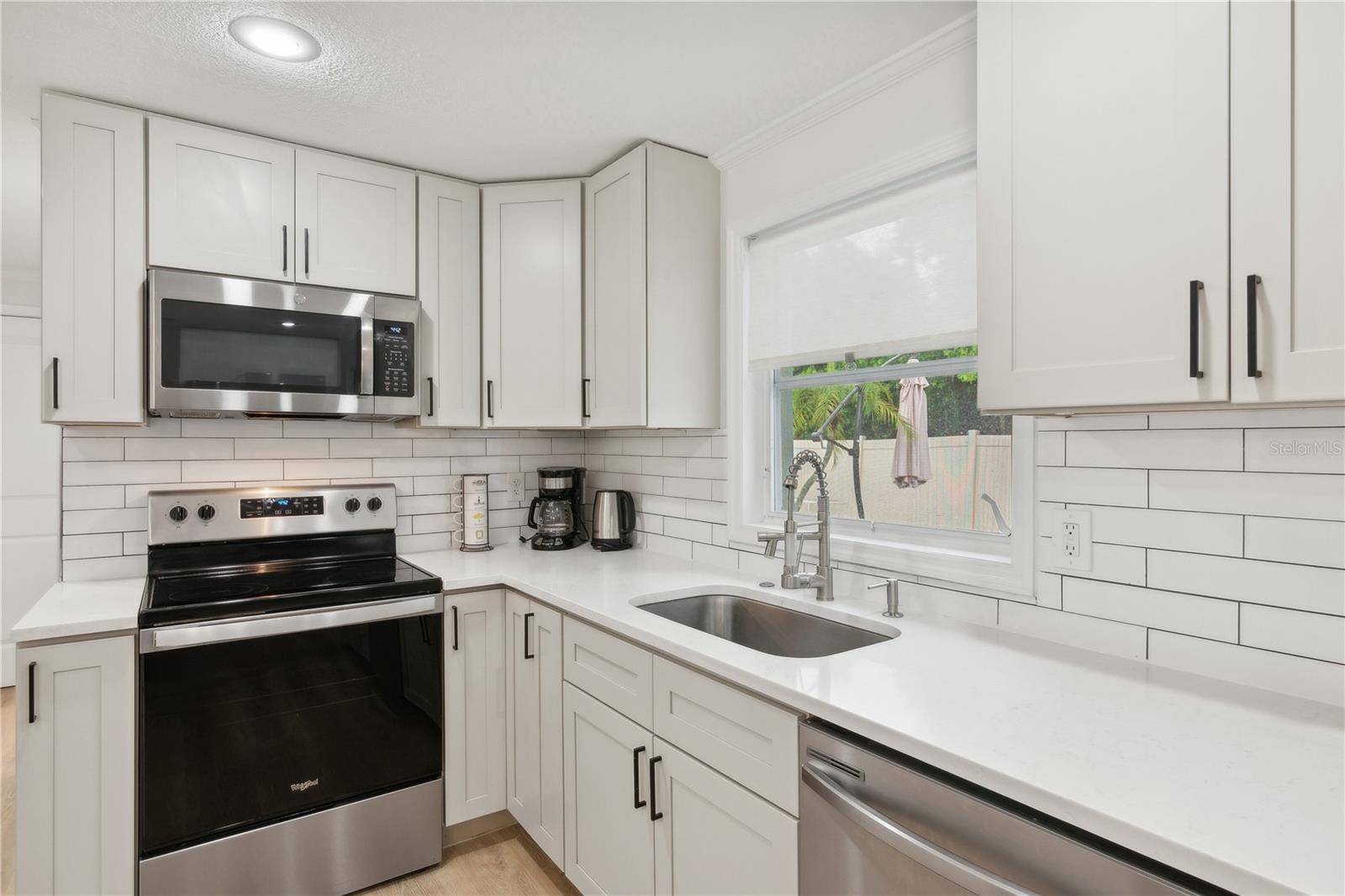 578-580 COMPANION WAY