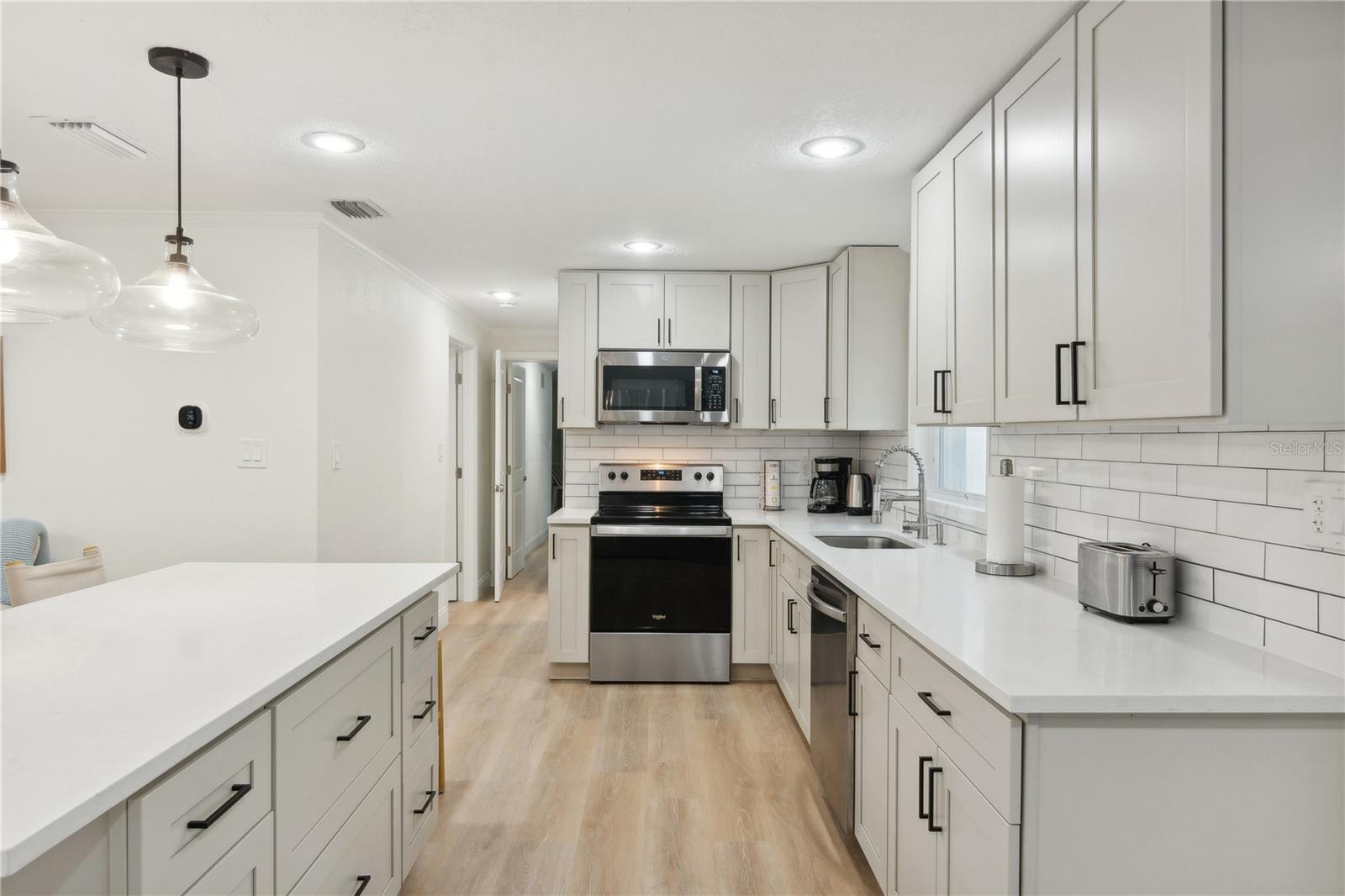 578-580 COMPANION WAY